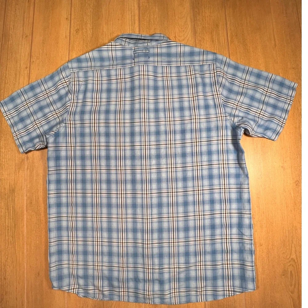 The North Face 2007 Men's Short Sleeve Plaid Shirt AXT7 Blue / White Zip‎ pocket